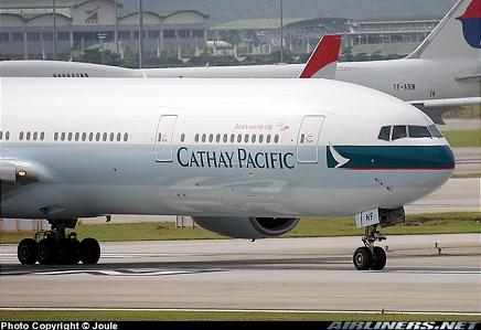 cathay pacific aiways npeing 777-300 taxiing